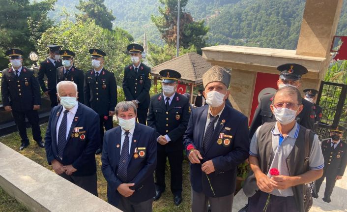 Protokol üyeleri şehitleri unutmadı