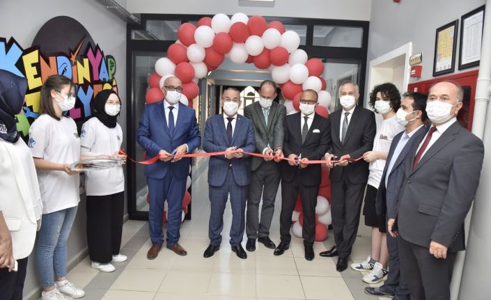 Rektör Ataç ’Kendin Yap Atölyesi’ açılışına katıldı