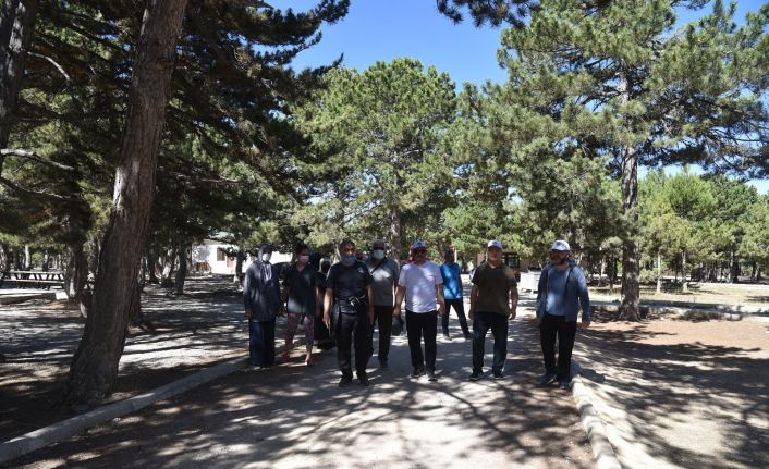 Rektör Namık Ak, sağlıklı yaşam için üniversite personeli ile yürüdü