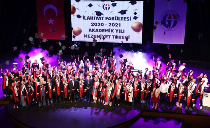 Rektör Özaydın: “Medeniyetinizin perspektifinden hayata bakın”