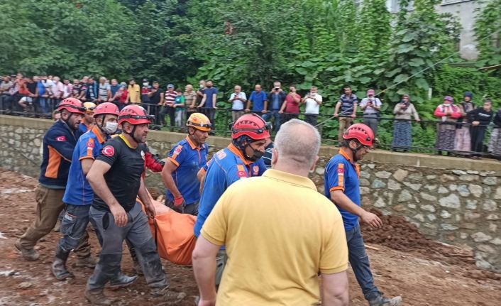 Rize’de seldeki ölü sayısı 7’ye yükseldi, kayıp 1 kişi ise aranıyor