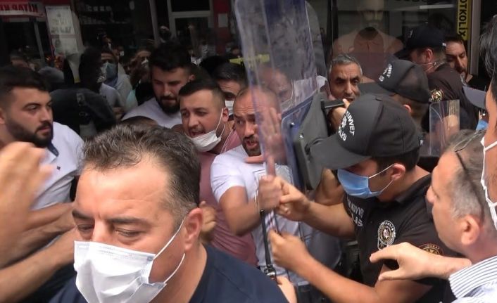 Sahte marka baskını yapan polisle esnaf arasında gerginlik: 5 gözaltı