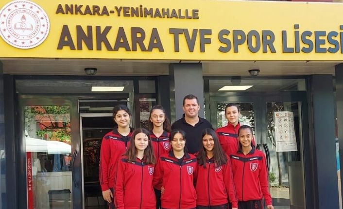 Salihli Kudret Demir Ortaokulu, Voleybol Lisesine 7 öğrenci gönderdi