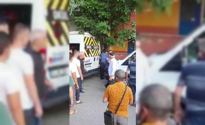 Sancaktepe’de annesini sokak ortasında darp eden şahsa vatandaştan linç girişimi