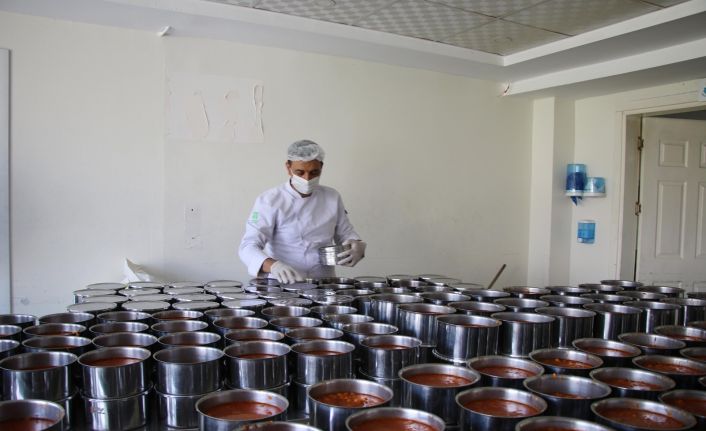 Şanlıurfa’da her gün 706 aileye sıcak yemek dağıtılıyor