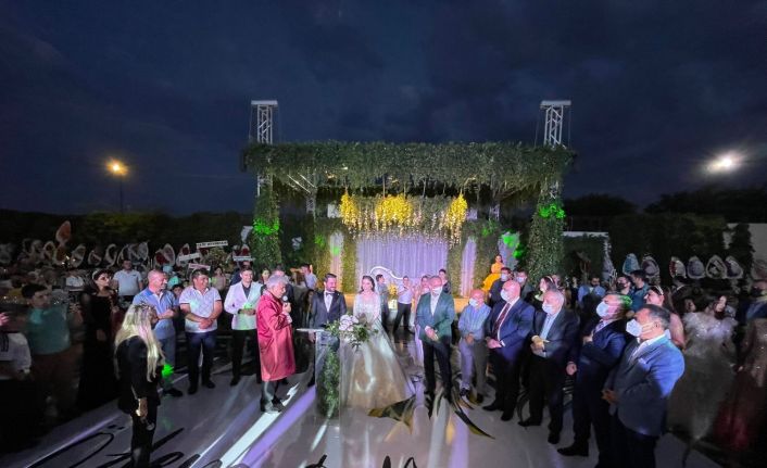 Şehit çocuğu ve kanaat önderi görkemli bir düğünle dünya evine girdi