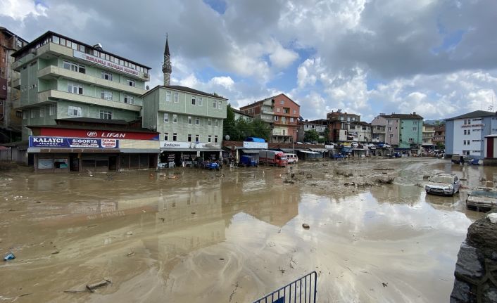 Sel bölgesinde çalışmalar sürüyor