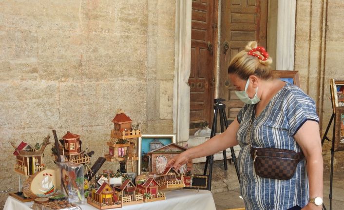 Selimiye avlusunda kadınların el emeği göz nuru ürünler görücüye çıktı