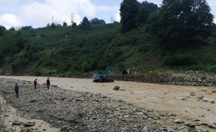Selin vurduğu köyde mahsur kalan 56 kişi için kurtarma çalışması başlatılıyor