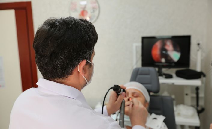 Son aylarda Hindistan’da daha sık görülen ve burunda gelişen “Kara mantar hastalığı”ndan başarılı operasyonla kurtuldu