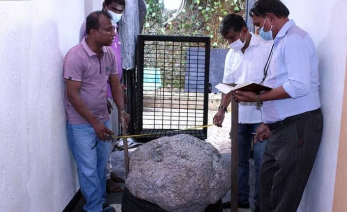 Sri Lankalı işçiler bahçede kuyu kazarken dünyanın en büyük safirini buldu