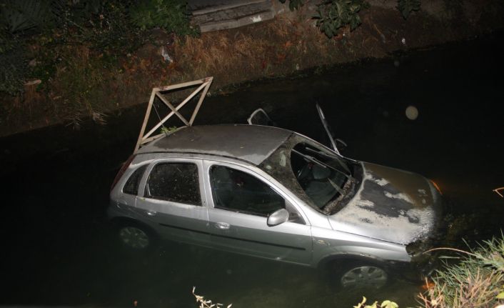 Sulama kanalına uçan otomobilden burnu bile kanamadan çıktı