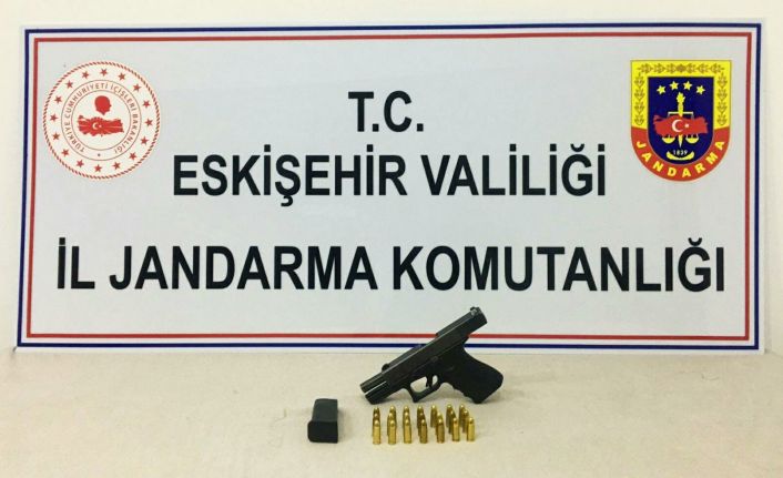 Şüphe üzerine durdurulan araçta Glock bulundu