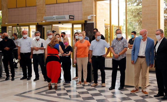 Tabakoğlu, sağlık çalışanları ile bayramlaştı