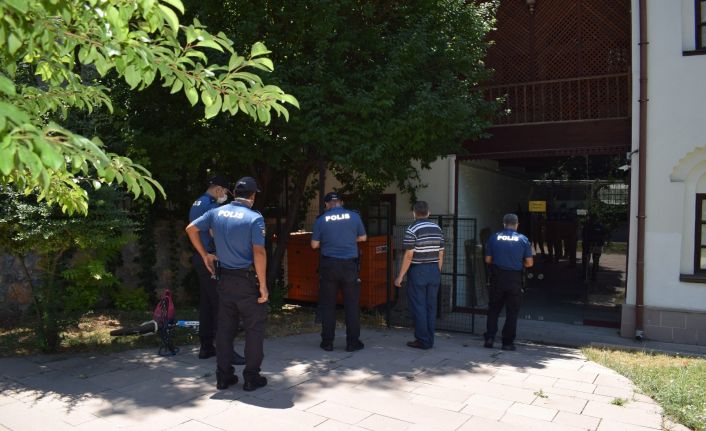 Tartıştığı babasından kaçarken az daha canından oluyordu