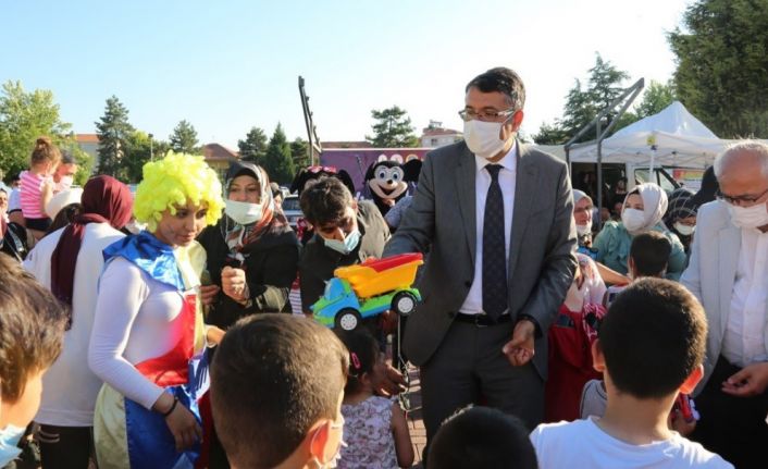 Tavşanlı’da koruyucu aile etkinliği Vali Ali Çelik’in katılımı ile gerçekleşti