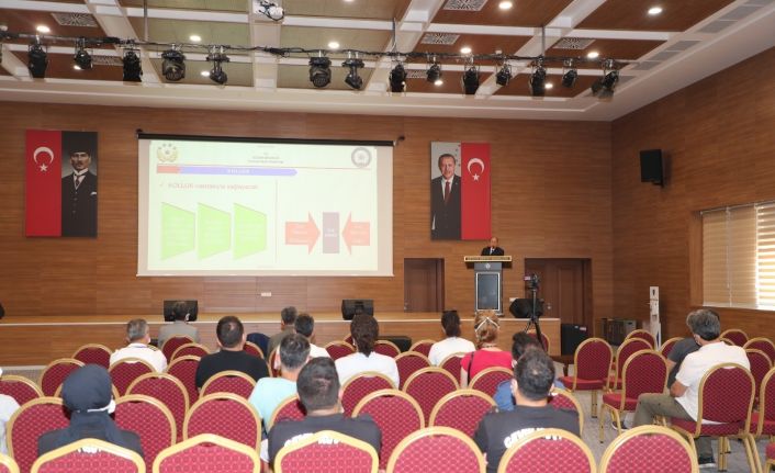 Tekerlekli sandalye dans sporu şampiyonasına katılan sporculara trafik eğitimi