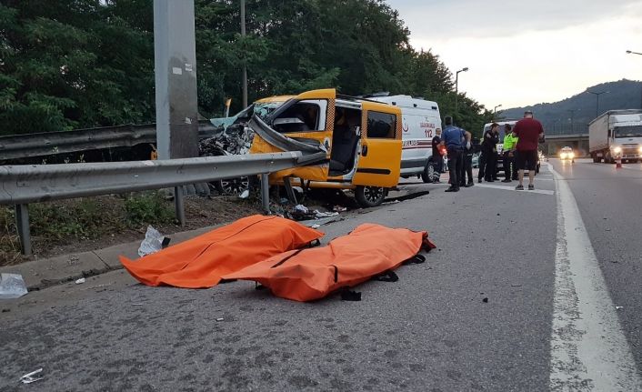 TEM’de ticari taksi bariyerlere ok gibi saplandı: 2 ölü, 5 yaralı