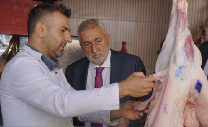 TESK Başkanı Palandöken: “Kör veya kalitesiz bıçağın hem hayvana eziyet hem de cebimize israf olduğu unutulmamalı”