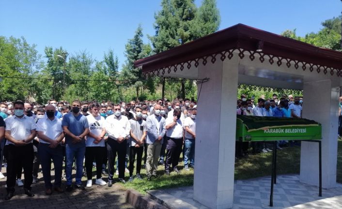 Trafik kazasında hayatını kaybeden genç son yolculuğuna uğurlandı