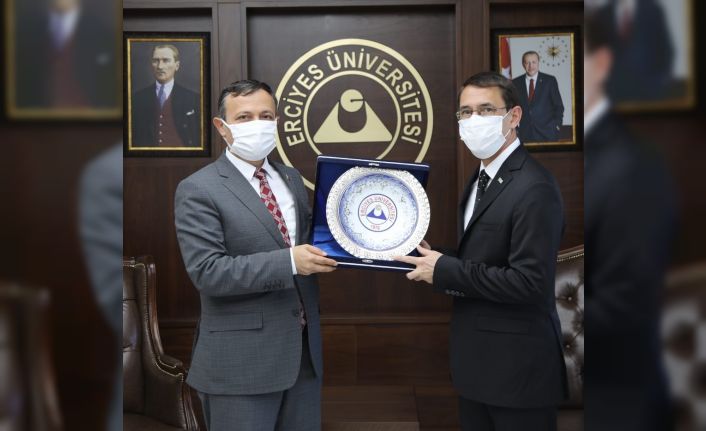 Türkmenistan Büyükelçisi İşankuli Amanlıyev, Rektör Çalış’ı ziyaret etti