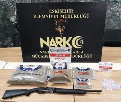 Uyuşturucu operasyonunda 4 kilogram bonzai ele geçirildi