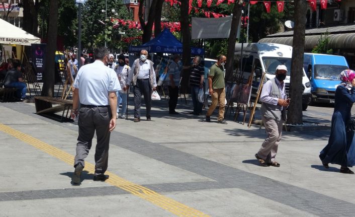 Vaka sayısı en çok azalan illerden Isparta’da Vali’den vatandaşlara aşı çağrısı