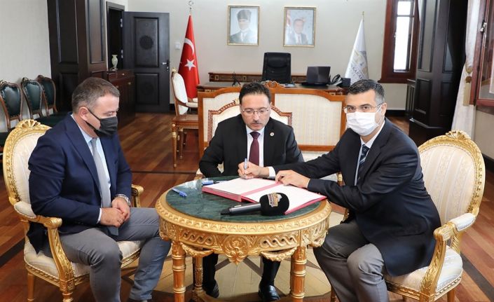 Vali Çiçek: “Hayırseverlerimizi her alanda yanımızda görmek bizleri gururlandırıyor”