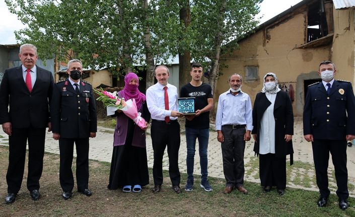 Vali Cüneyt Epcim, şehit ailesi ve 15 Temmuz gazisini ziyaret etti