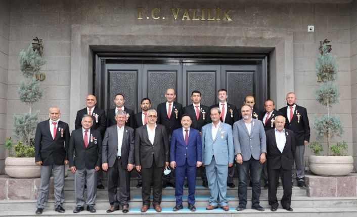 Vali Gökmen Çiçek: “Bu onurlu görevi layıkıyla yerine getireceğinize eminim”