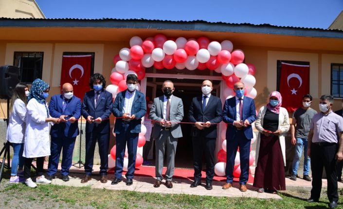 Vali Hüseyin Öner, Göle ilçesinde Atölye ve Laboratuvar açılışı programlarına katıldı