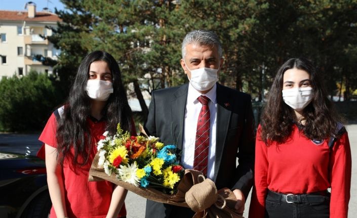 Vali Mehmet Makas: “Devletimiz çocuklarımızın hayallerinin ötesinde bir Türkiye inşa etmek için çalışıyor”