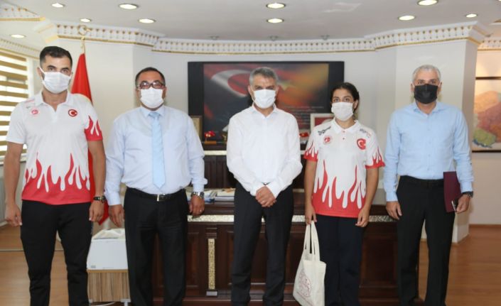 Vali Özkan kick boks Türkiye Şampiyonu sporcuyu kabul etti