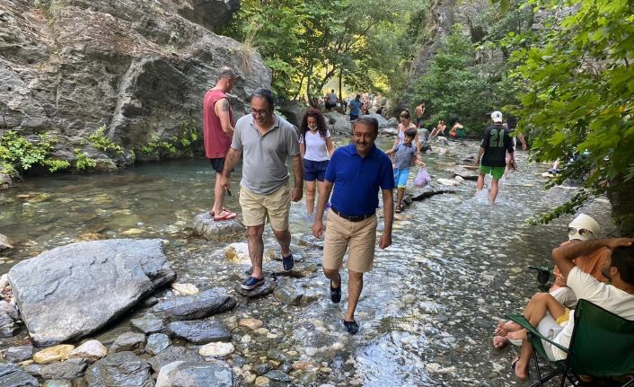 Vali Şıldak, Şahinderesi’nin turizm alanında cazip bir lokasyona sahip olduğunu söyledi