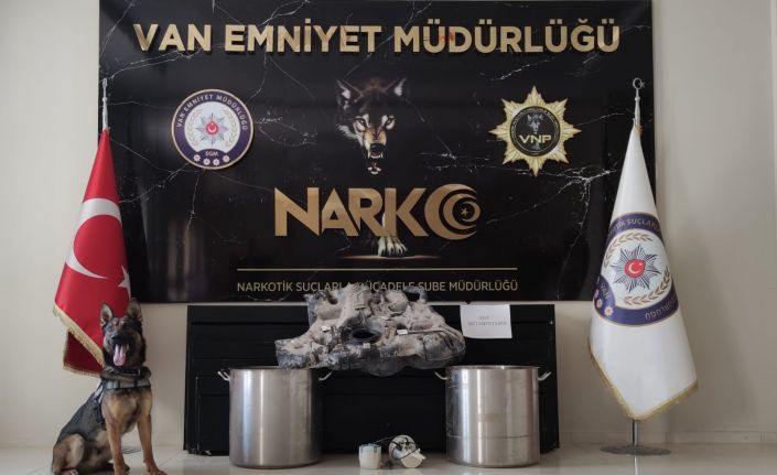 Van’da bir otomobilin yakıt deposunda 68 kilo likit metamfetamin ele geçirildi