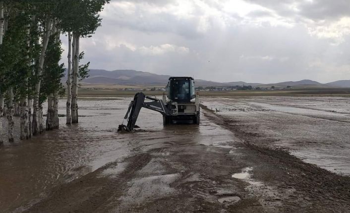 Van’ın 3 ilçesinde sel felaketi