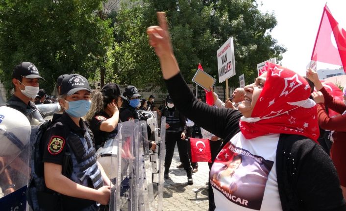 Vanlı anne: “10 yıldır HDP ve PKK ile savaşan bir anneyim”