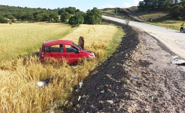 Virajı alamayarak devrilen araçtaki 1 kişi öldü, 2 kişi ağır yaralandı