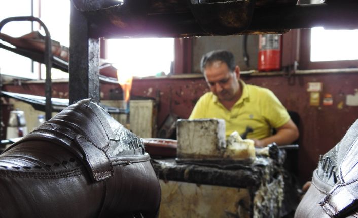 Yasakların kalkmasıyla ayakkabı sektörü hareketlendi