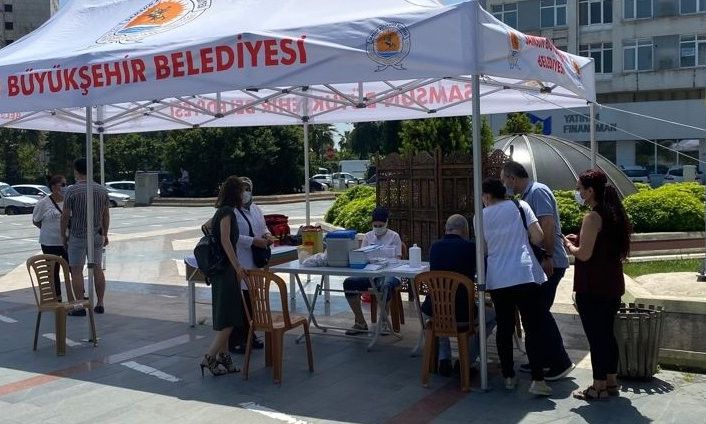 Yasaksız ilk hafta sonunda aşı seferberliği: “Hem sahille özlem giderelim hem de aşımızı olalım”