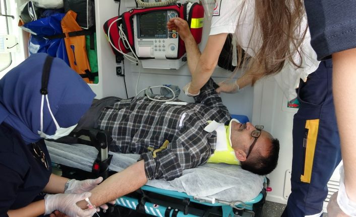 Yayaya çarpan sürücü kaçtı, yoldaki yaralıya çarpmamak için 3 araç da kaza yaptı