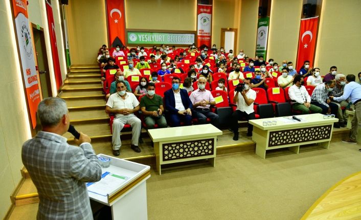 Yeşilyurt Belediyesi 2. yaz spor okulları ve futbol okulunun bilgilendirme toplantısı yapıldı
