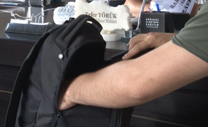 Yol kenarında bulduğu çantayı sahibine teslim etti