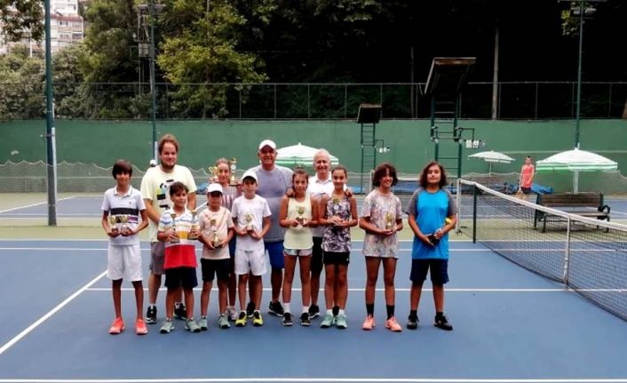 Zonguldak Tenis Deniz Spor Kulübü, 70 yılını kupalarla süslüyor