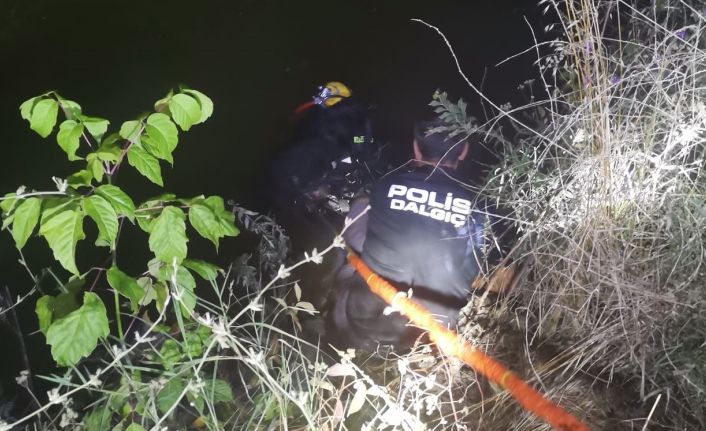 Acılı aile, deniz polisi su altı ekibinden gelecek haberi bekliyor