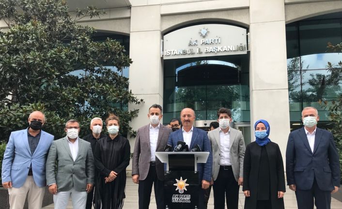 AK Parti İl Başkanlığı’ndan çukurda ölü bulunan hayvanlarla ilgili basın açıklaması
