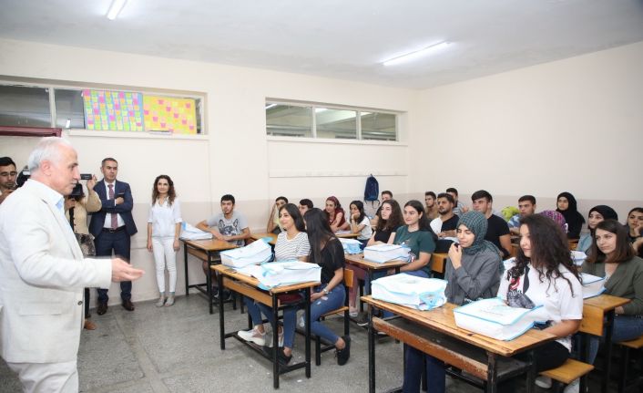 Akdeniz Belediyesinden öğrencilere rehberlik desteği