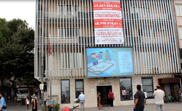 Alaşehir Belediyesi hem borç ödüyor hem de hizmet üretiyor
