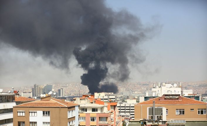 Ankara’da bir hastane inşaatınında yangın çıktı. Bölgeye çok sayıda itfaiye ekibi sevk edildi