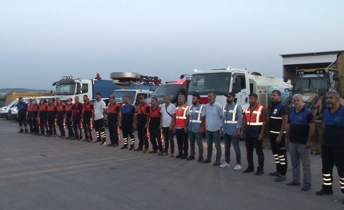 Antalya’daki yangını söndürme çalışmalarına destek için 3 arazöz ve uzman ekipler Pendik’ten yola çıktı